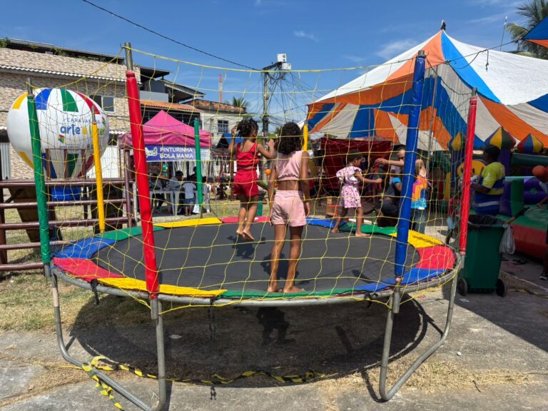 Caravana de Arte e Lazer leva pula-pula, personagens e pipoca às praças do Coroado e Zé Garoto neste fim de semana