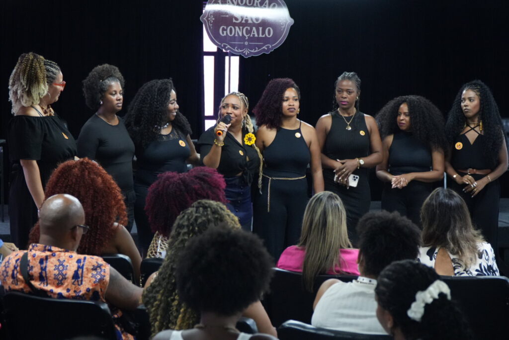 Trancistas participam de seminário sobre valorização cultural e profissional em São Gonçalo, RJ.