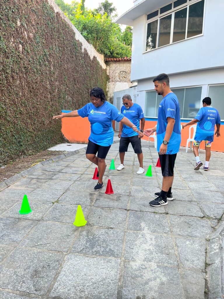 Servidores públicos participam de aula de ginástica gratuita do Projeto Movimento é Saúde da Funasg em São Gonçalo.