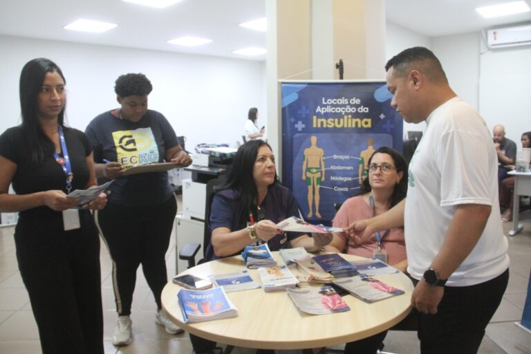 Funcionários recebem vacina e fazem testes de saúde em ação da Prefeitura de São Gonçalo em estaleiro no Gradim.