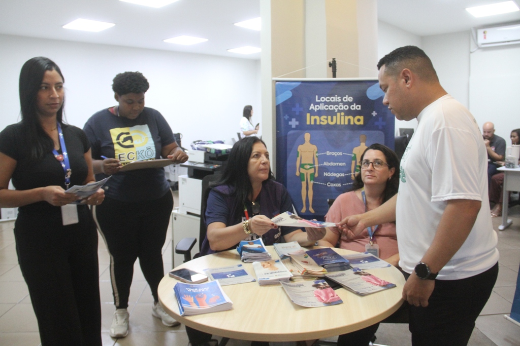 Funcionários recebem vacina e fazem testes de saúde em ação da Prefeitura de São Gonçalo em estaleiro no Gradim.