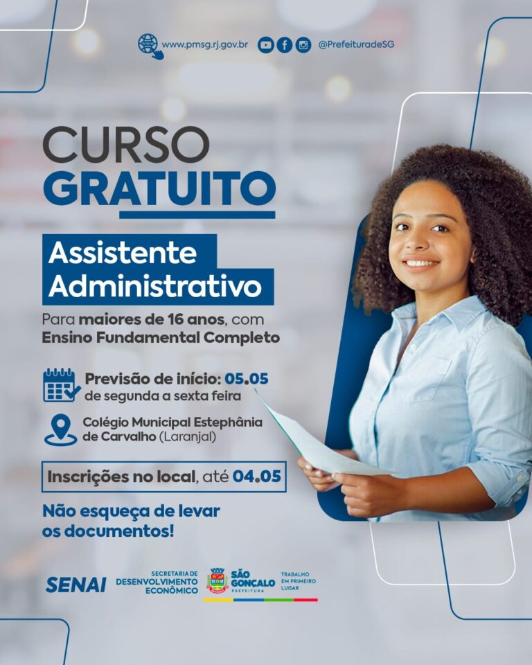 Alunos em sala de aula com computador, representando curso de assistente administrativo em São Gonçalo.