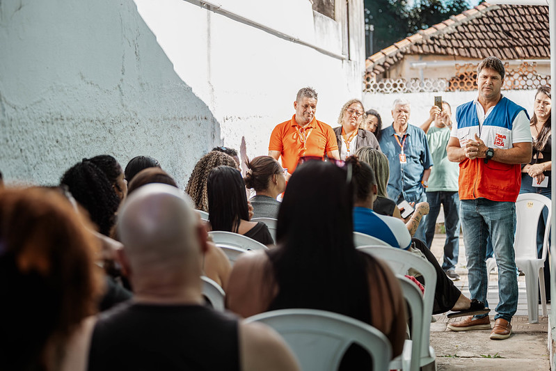 Famílias recebem documentos do programa de aluguel social na sede da Secretaria de Habitação em Maricá