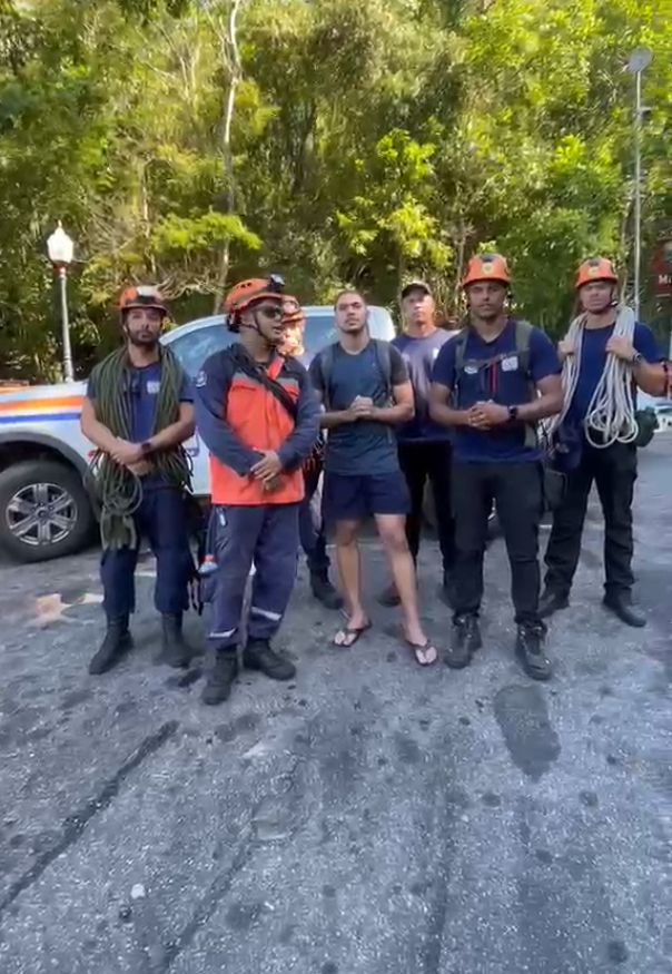 Equipe da Defesa Civil de Maricá resgata jovem perdido na trilha da Pedra do Elefante.