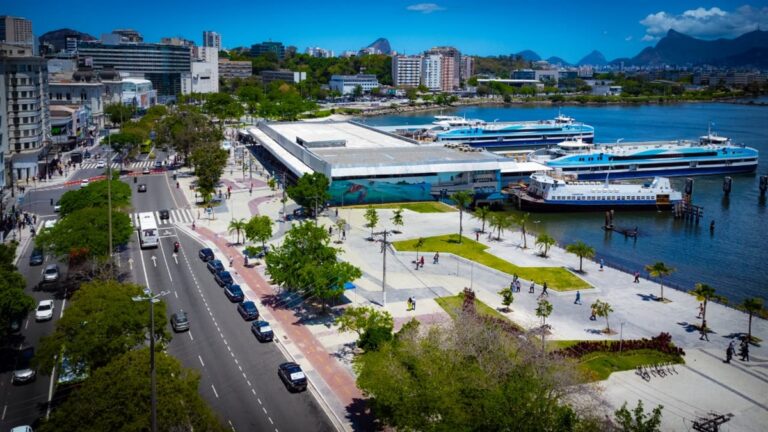 Prefeito Rodrigo Neves discursa em evento sobre Cidades Inteligentes em Niterói.