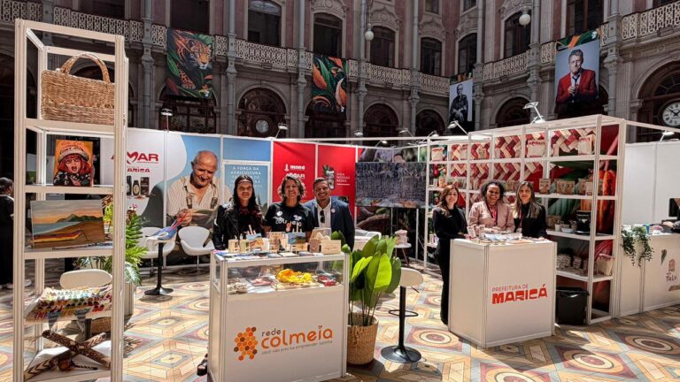 Marlos Costa, diretor-presidente da Amar, palestrando em evento internacional em Portugal sobre Maricá.