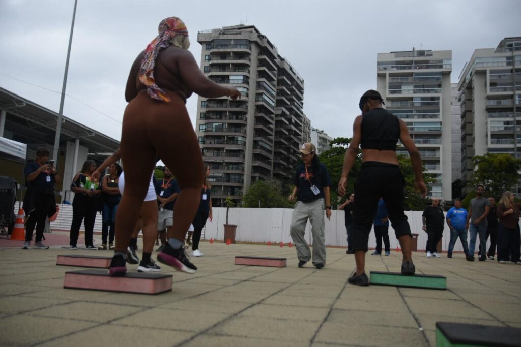 Garis de Niterói participam de atividades esportivas e recreativas em evento da Clin.
