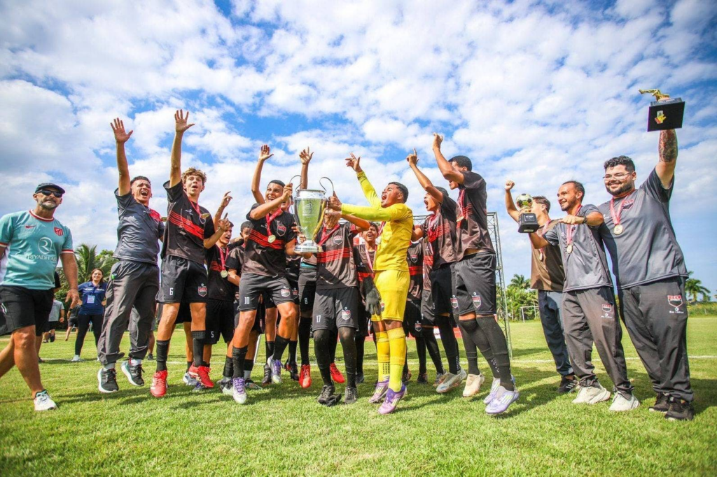 Time Riviera F.C. comemora título da Taça da Cidade de Maricá de Futebol Sub-17