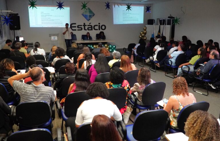 Profissionais de saúde e pesquisadores participam de debate sobre saúde mental em São Gonçalo.