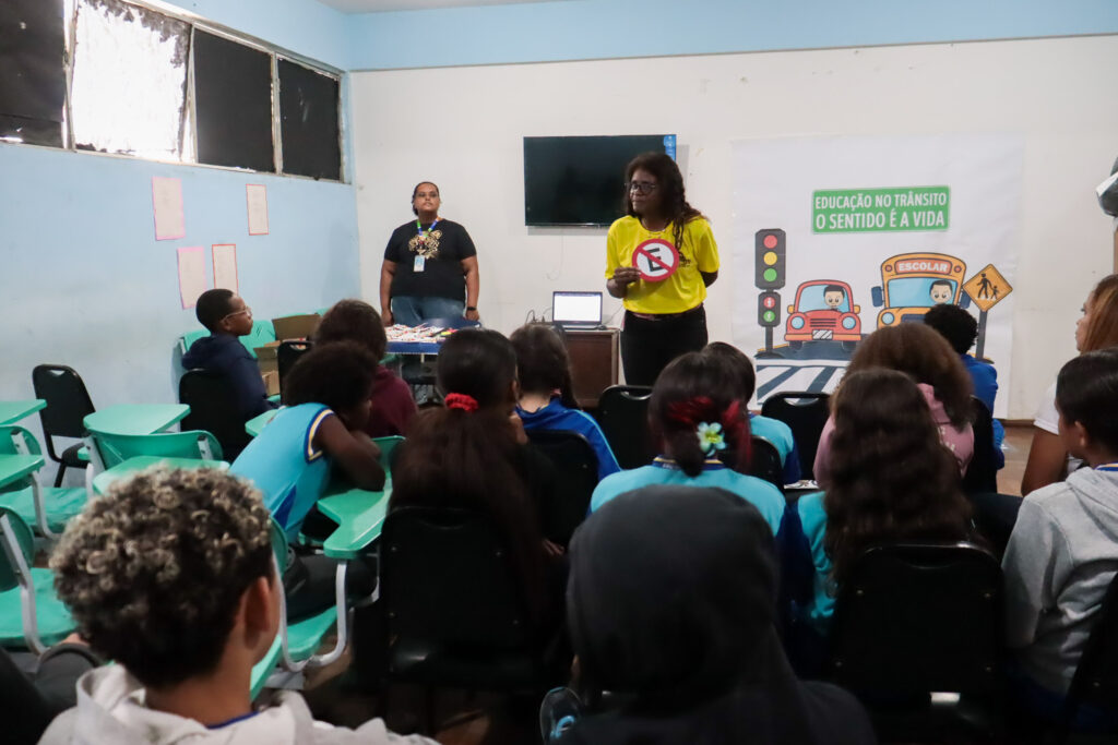 Alunos do 5º ano participam de palestra sobre educação no trânsito em São Gonçalo