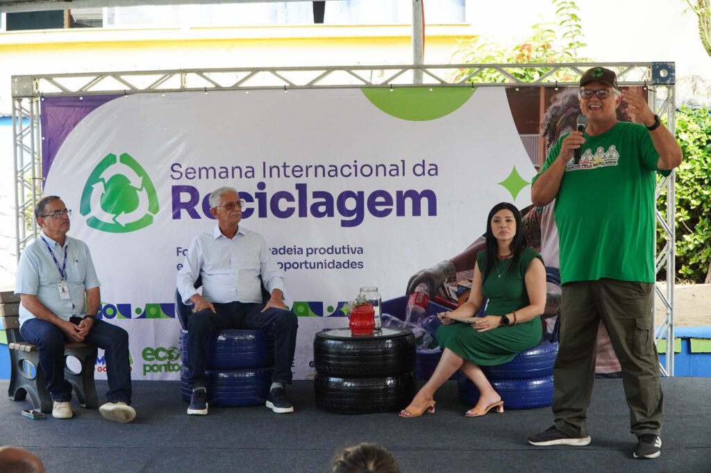 Prefeito Capitão Nelson participa do encerramento da Semana da Reciclagem em São Gonçalo com atividades educativas.