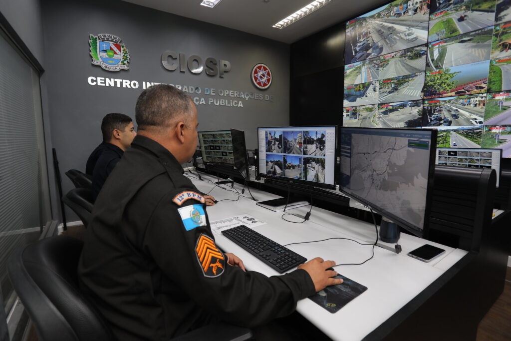 Moto apreendida em Maricá após roubos, identificada por tecnologia de segurança da prefeitura.