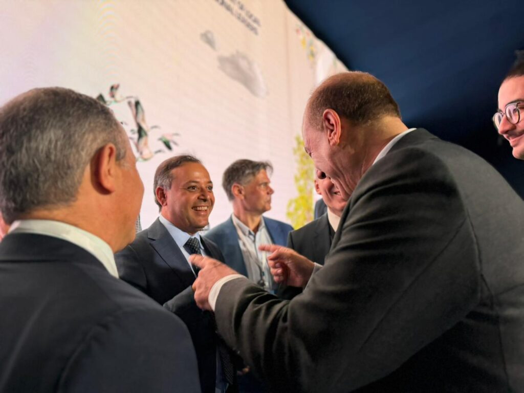 Prefeito Rodrigo Neves em evento internacional no Marrocos, representando Niterói.
