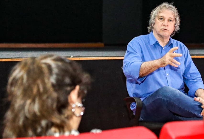 Secretário de Cultura de Maricá, Sady Bianchin, em coletiva de imprensa sobre o Festival de Cinema e Política.