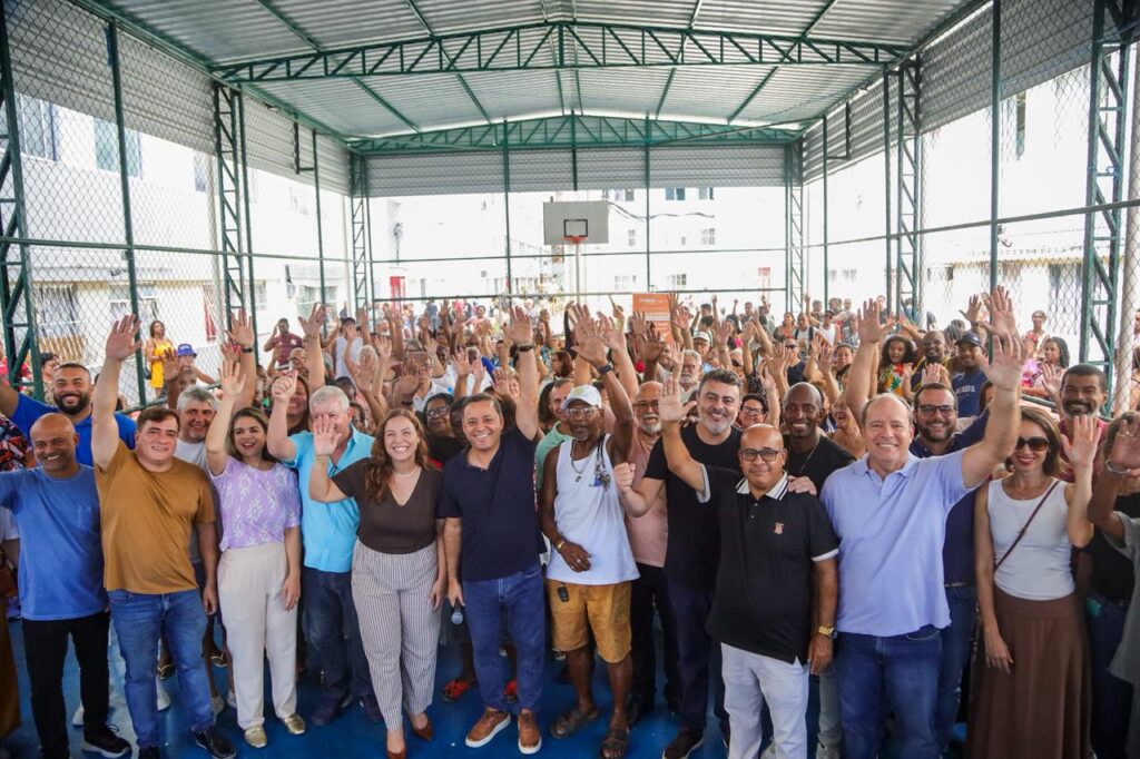 Caravana da REURB-RJ em Niterói discute regularização fundiária e moradia digna para a população.
