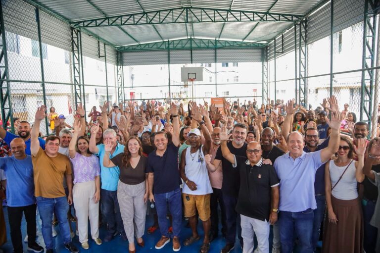 Caravana da REURB-RJ em Niterói discute regularização fundiária e moradia digna para a população.