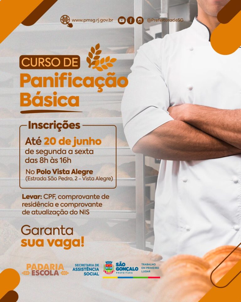 Mãos sovando massa de pão em curso de panificação em São Gonçalo, representando qualificação profissional.