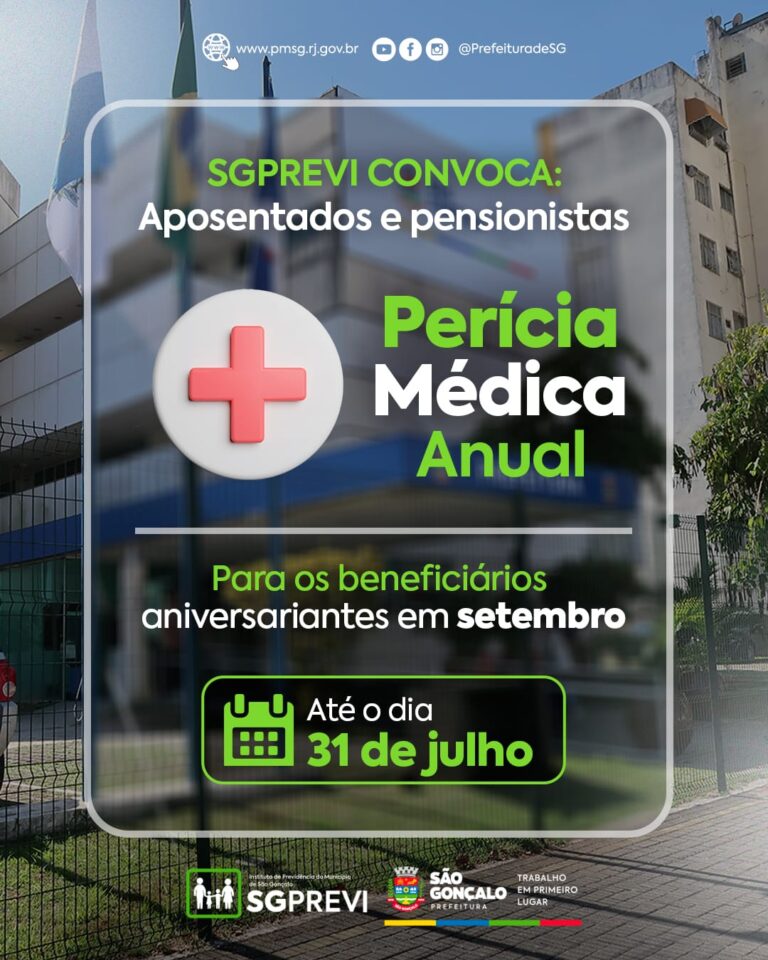 Idoso com documentos e óculos, simbolizando revisão de aposentadoria do SG-PREVI em São Gonçalo.