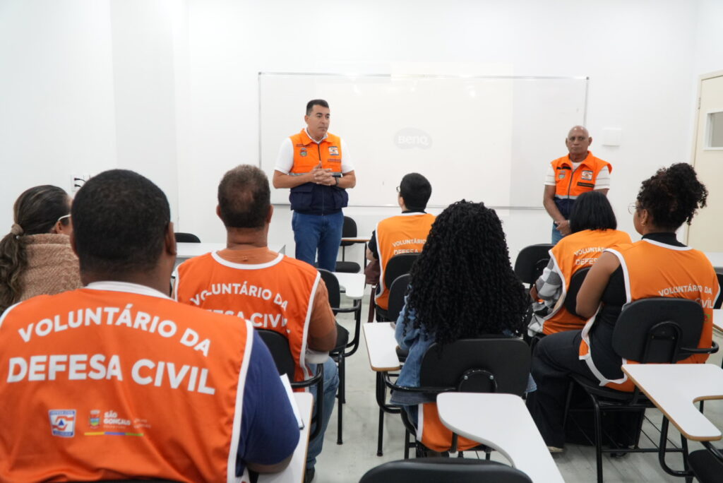 Voluntários da Defesa Civil de São Gonçalo em aula inaugural no Shopping Partage