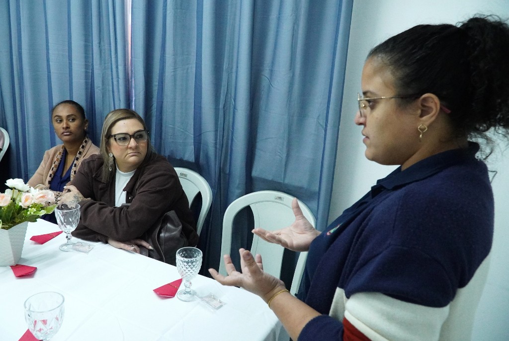 Servidores municipais de São Gonçalo participam de palestra do programa Conexão Atípica sobre inclusão.