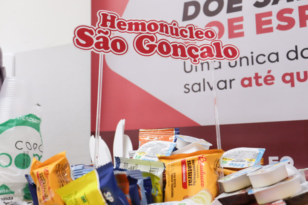 Voluntários no Hemonúcleo de São Gonçalo durante café da manhã especial no Dia do Doador de Sangue.