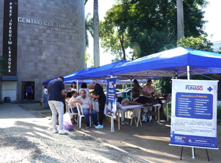Servidores de São Gonçalo recebem vacinação e testes rápidos em ação de saúde da Funasg no Centro Cultural.