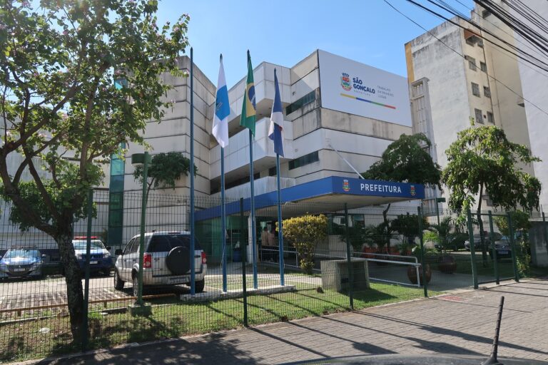 Prefeitura de São Gonçalo, Capitão Nelson decretou ponto facultativo para jogo da Copa do Mundo. Prédio da prefeitura.