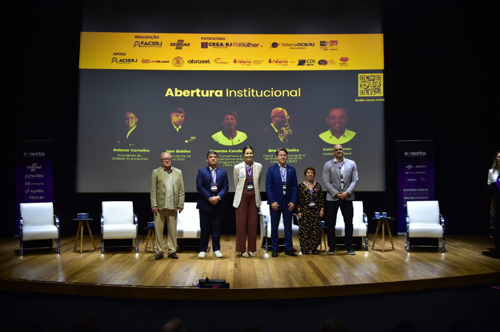 Mulheres empreendedoras em evento de networking e palestras em Niterói, Conecta Delas.