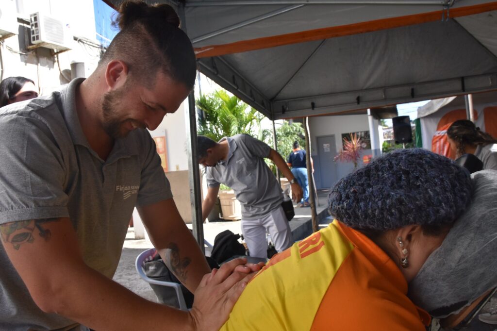 Colaboradores da Clin participam de atividades de saúde e bem-estar em evento de parceria com a Firjan em Niterói.