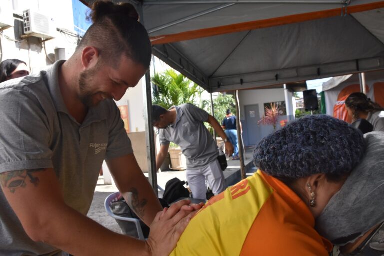 Colaboradores da Clin participam de atividades de saúde e bem-estar em evento de parceria com a Firjan em Niterói.
