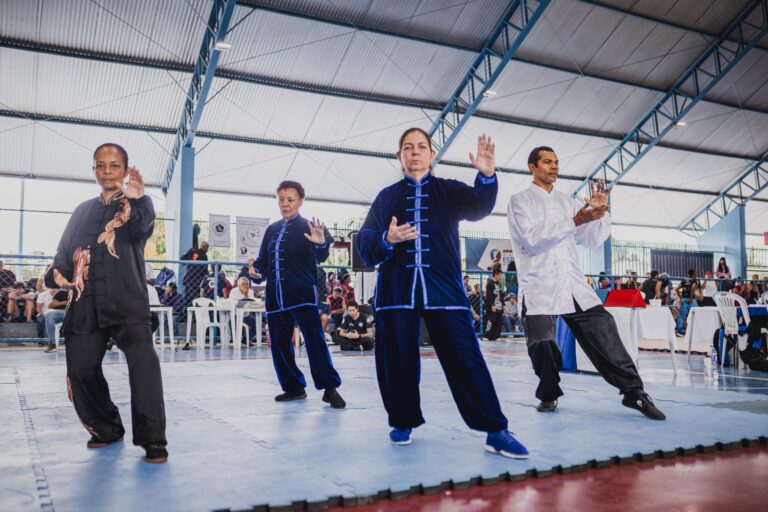 Atletas competem no 31º Campeonato Estadual de Kung Fu Wushu em Maricá, na Arena Itaipuaçu.