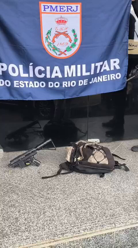 Policiais e guardas municipais em operação de segurança em Niterói.