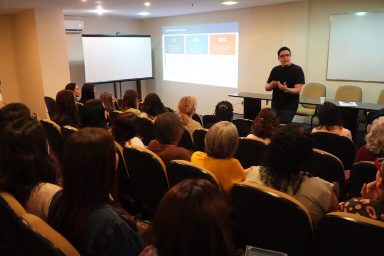 Palestra sobre saúde mental e assédio moral para servidores em São Gonçalo.