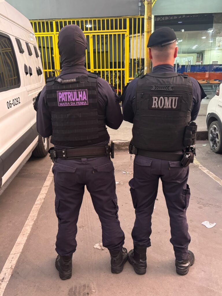 Guarda Municipal de São Gonçalo prende dupla acusada de roubar farmácia no bairro Alcântara.