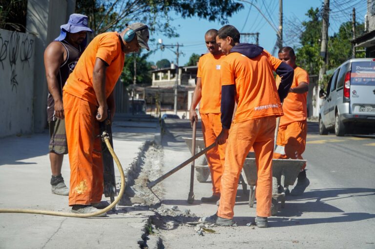 Calçadas revitalizadas na Estrada Covanca da Conceição, Mutuapira, São Gonçalo, antes usada para descarte irregular de lixo.