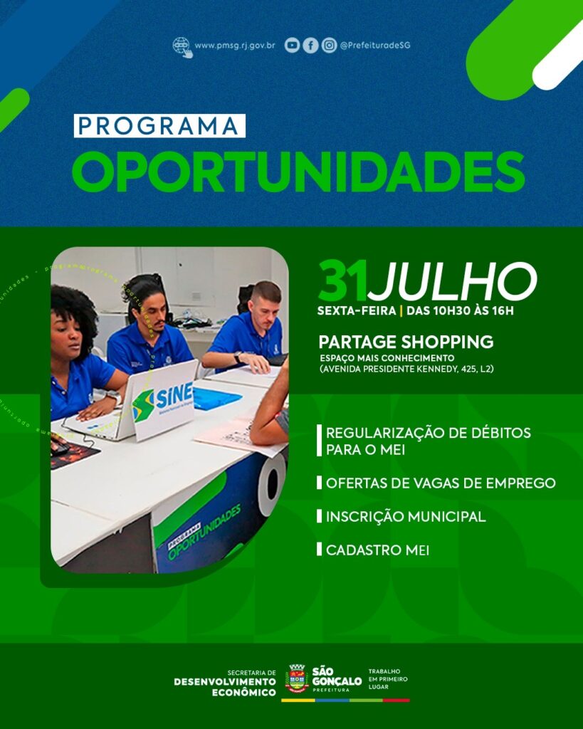 Pessoas em feira de empregos com balcão de atendimento e banners do Programa Oportunidades em São Gonçalo.