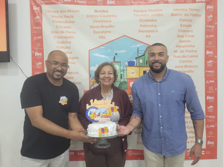 Moradores utilizam o aplicativo Comunidade App em Niterói para acessar serviços e informações, fortalecendo a participação social na comunidade.