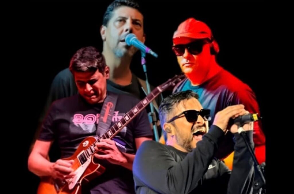 Pessoas em evento ao ar livre com palco de shows e food trucks na Praça do Descobrimento em Niterói