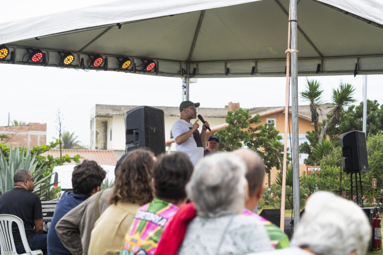 Público participa de bate-papo e apresentações culturais no Museu Casa Darcy Ribeiro em Maricá.
