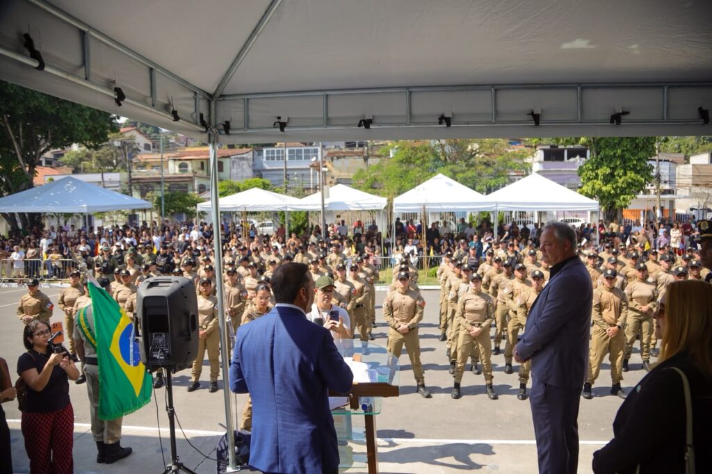 Novos guardas municipais de Niterói em cerimônia de formatura na Cidade de Ordem Pública, no Barreto.