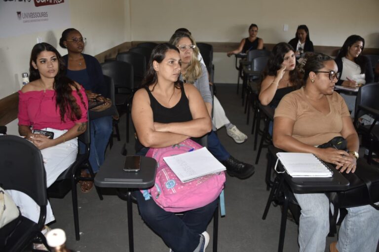 Profissionais e estudantes participam de curso sobre síndromes raras em Maricá.