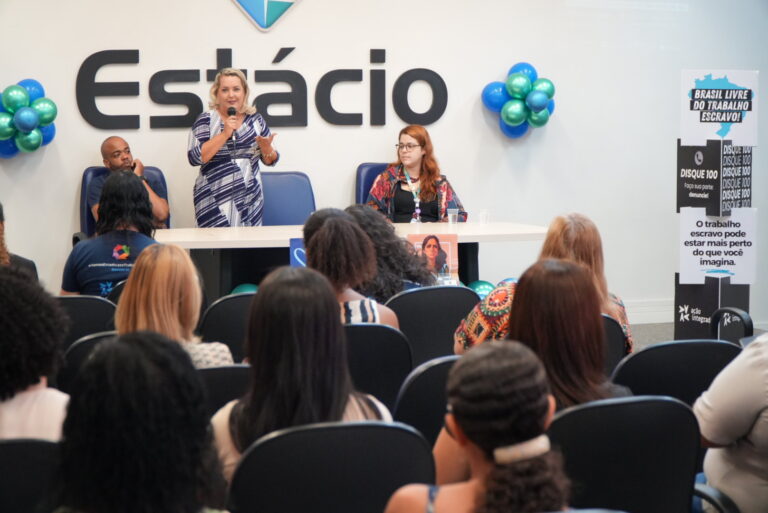 Servidores públicos de São Gonçalo em capacitação sobre combate ao trabalho escravo com MPT-RJ.