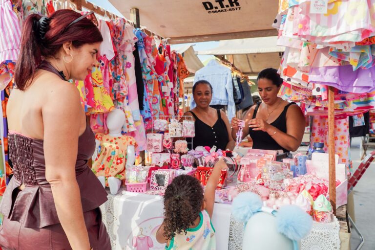 Moradores de São Gonçalo aproveitam Feira do Parque RJ Nosso Sonho com compras e atividades.