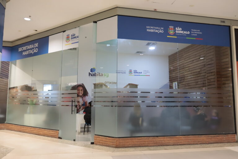 Beneficiários do programa Minha Casa, Minha Vida em São Gonçalo entregam documentos para qualificação no empreendimento Nosso Sonho.
