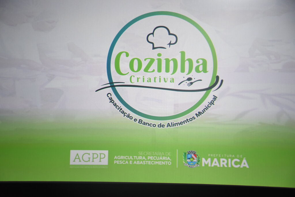 Alunos do Projeto Cozinha Criativa recebem certificados de conclusão de curso de gastronomia sustentável em Maricá.