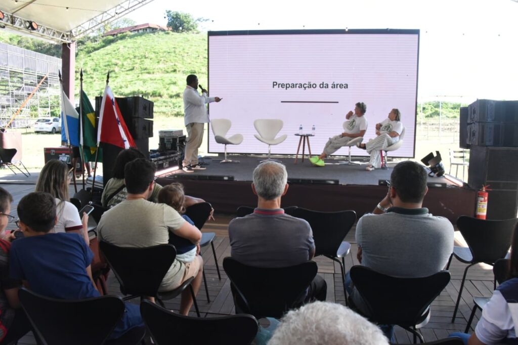 Produtores rurais e especialistas em debate sobre agricultura familiar na 1ª Expo Rural de Maricá.