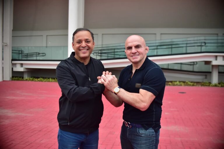Prefeito Rodrigo Neves e Wallid Ismail vistoriando a Arena Niterói para o Jungle Fight 155