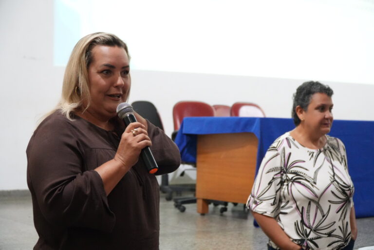 Profissionais da assistência social participam de encontro sobre educação permanente em São Gonçalo.