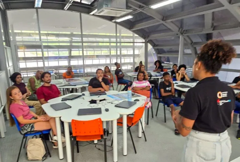 Niterói lança programa para capacitar mulheres e jovens em empreendedorismo e games no Complexo do Viradouro