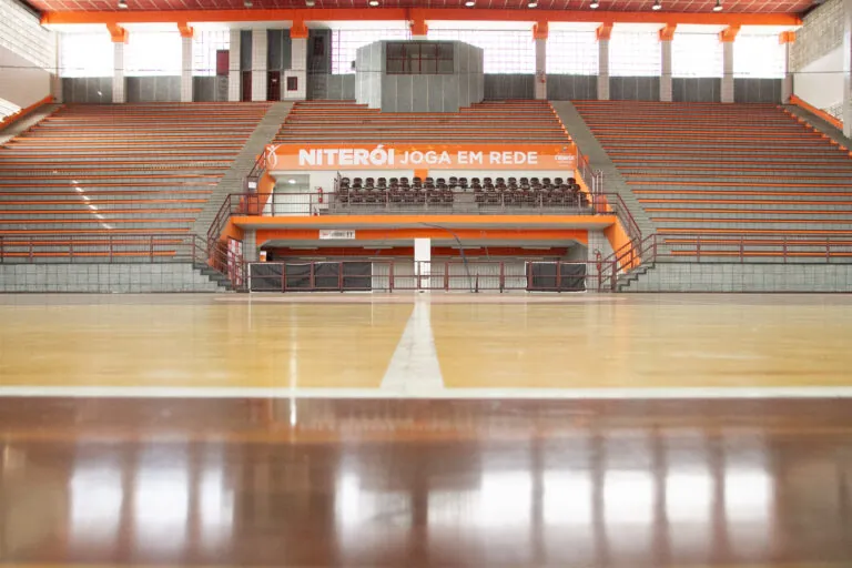 Niterói recebe campeonato sul-americano de futsal feminino sub-12 com equipes de 10 países
